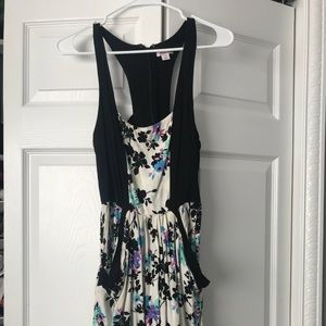 Short floral razor back dress with pockets